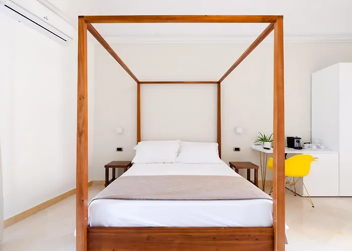 Plaza 4* Πομπηία